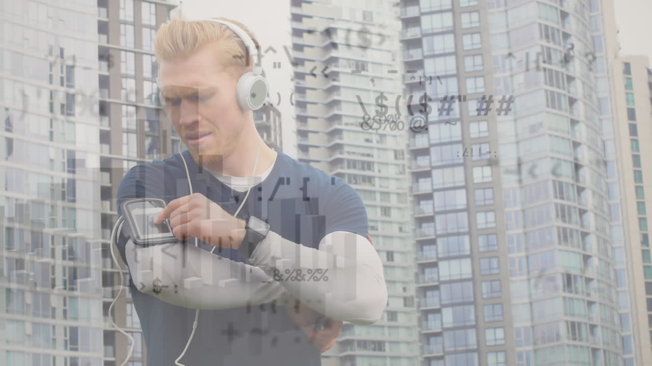 animación de símbolos en hombre caucásico corriendo con auriculares y dispositivo de restablecimiento contra edificios.