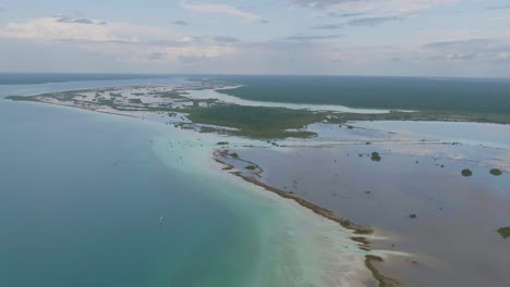 Paisaje-Costero-Tropical-De-Bacalar,-México---Vista-Aérea-De-Drones