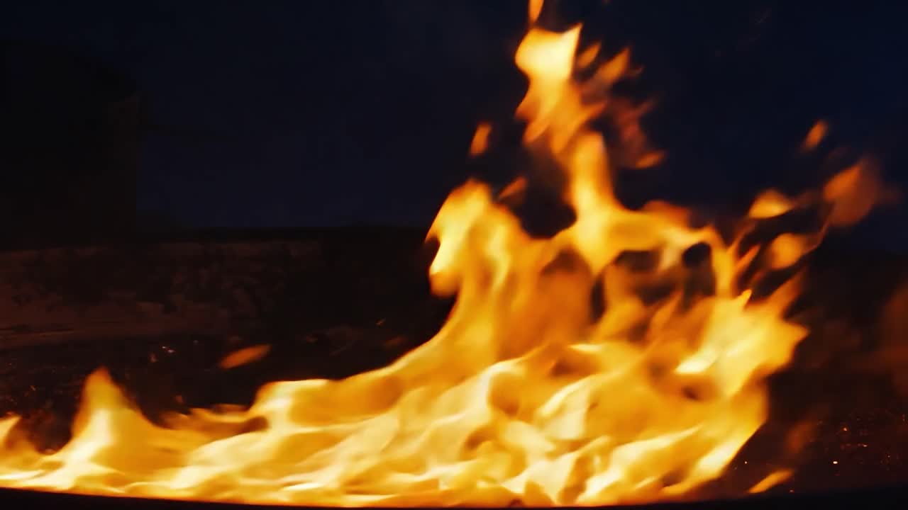 primer plano de una fogata en llamas