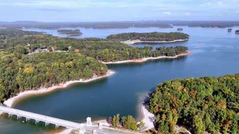 Luftstoß-In-Den-Lake-Lanier,-Georgia,-Aufgenommen-In-5-Km