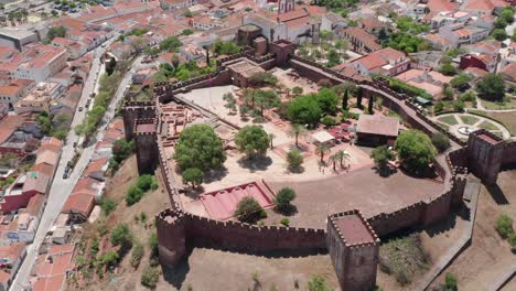 Toma-Aérea-Del-Castillo-Histórico-De-Portugal