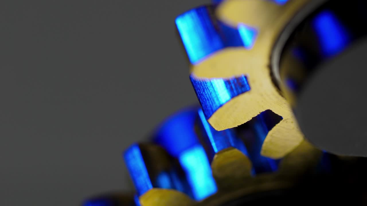 la rotación del sistema de engranajes.