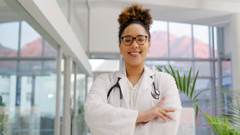 Face,-doctor-and-happy-woman-with-arms-crossed