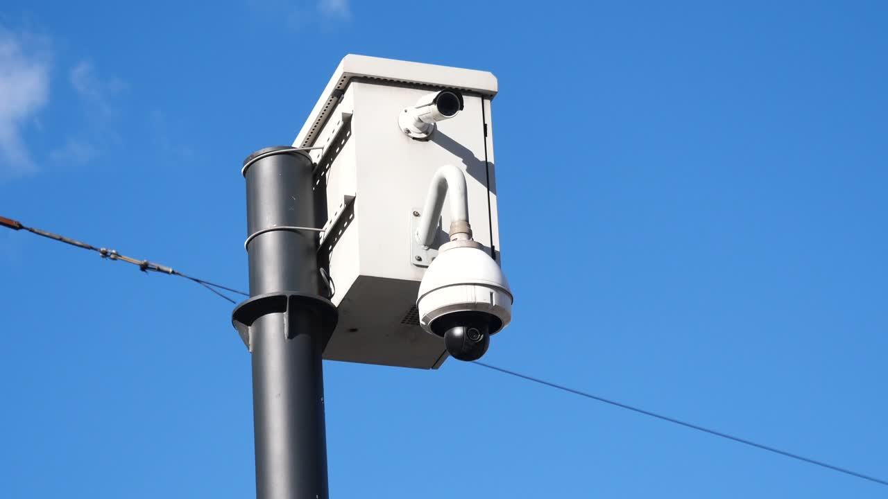 Telecamera di sicurezza esterna su palo