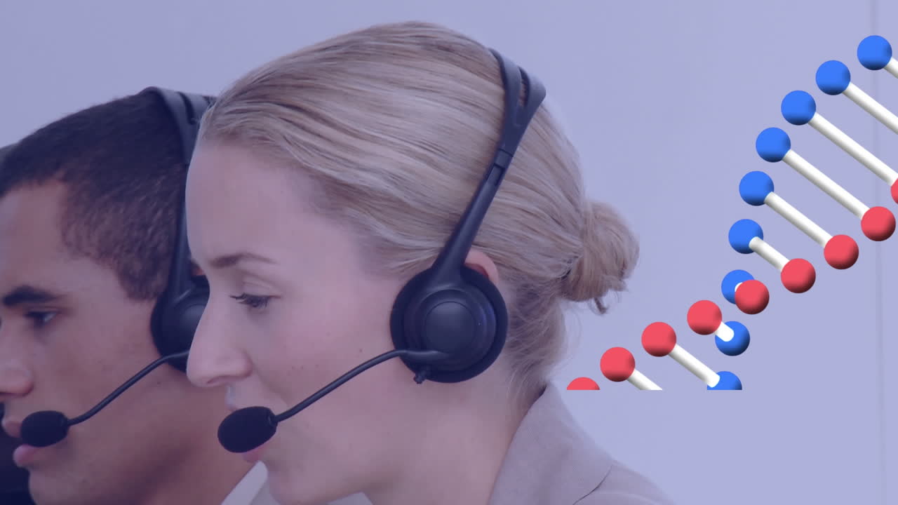 animación de una cadena de adn sobre personas de negocios usando auriculares de teléfono.