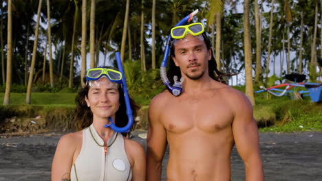 Couple-posing-in-the-beach