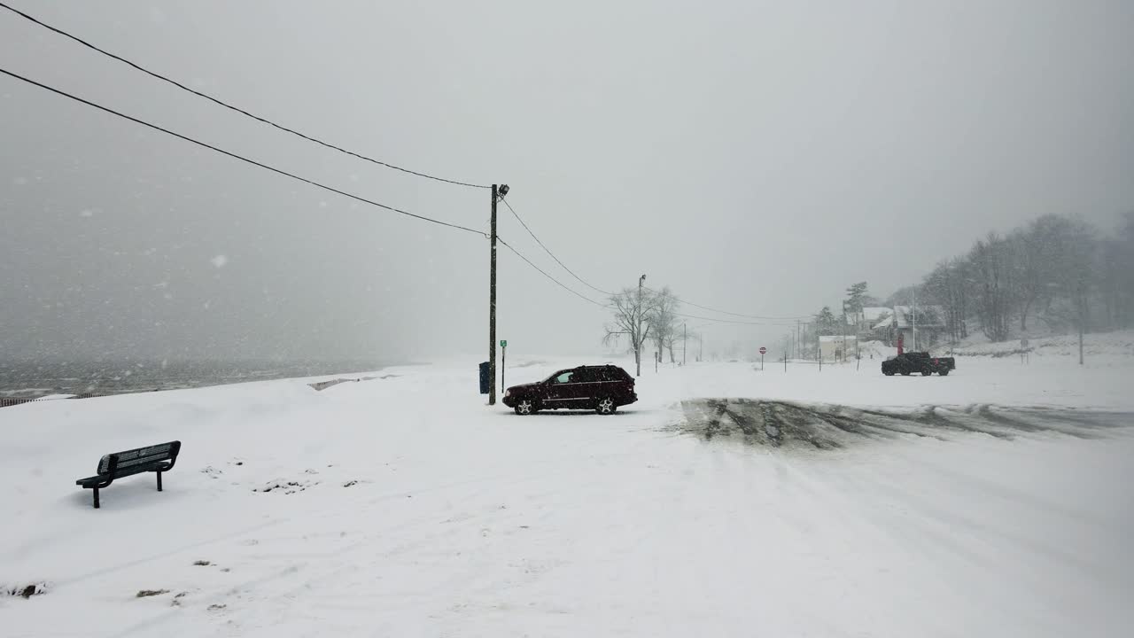 호수 효과 눈 동안 미시간 호숫가의 해변