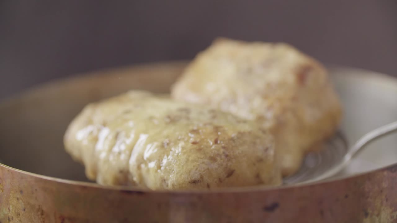 비 밖으로 나오는 긴 시