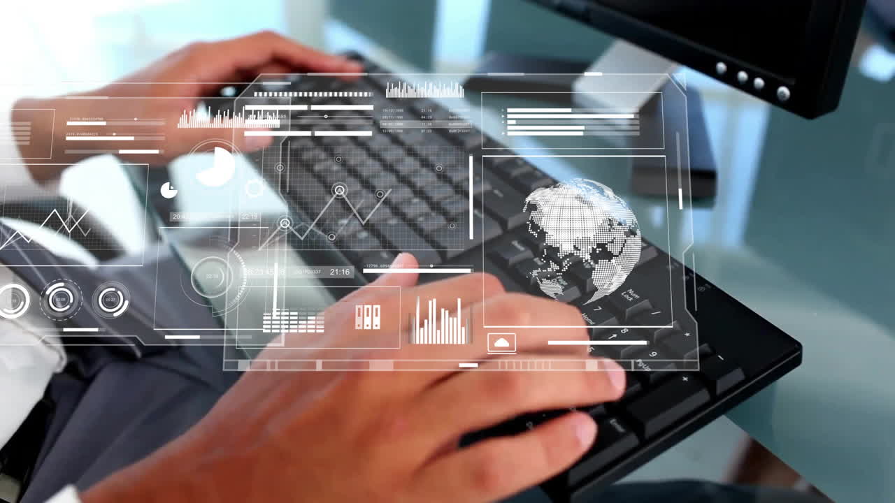 animación de procesamiento de datos en pantalla sobre un hombre biracial usando el teclado de la computadora