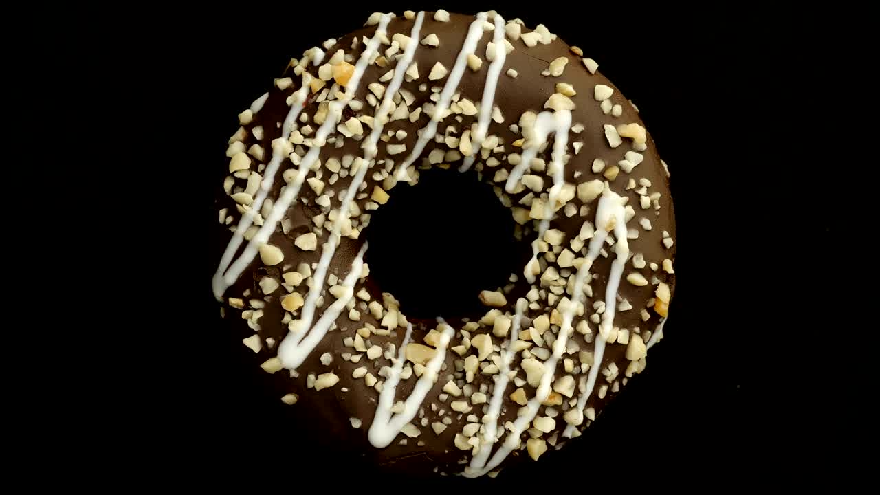 el donut glazado de primer plano.