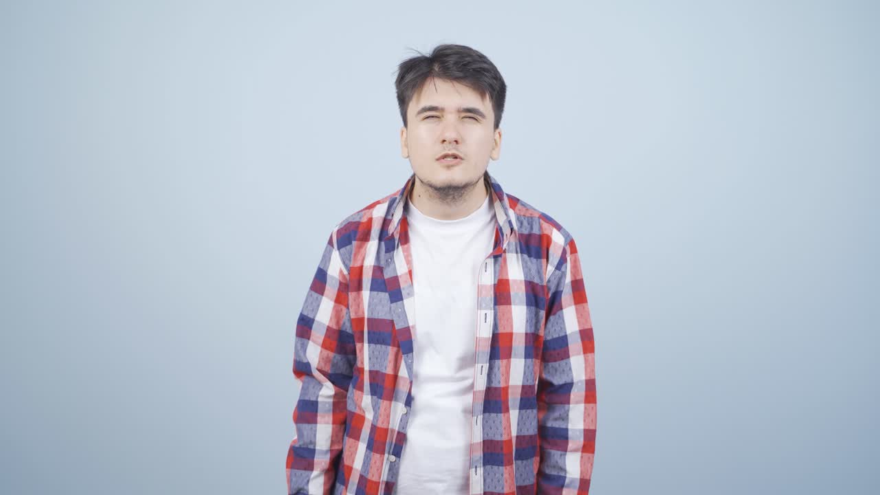 눈이 잘 보이지 않는 사람.