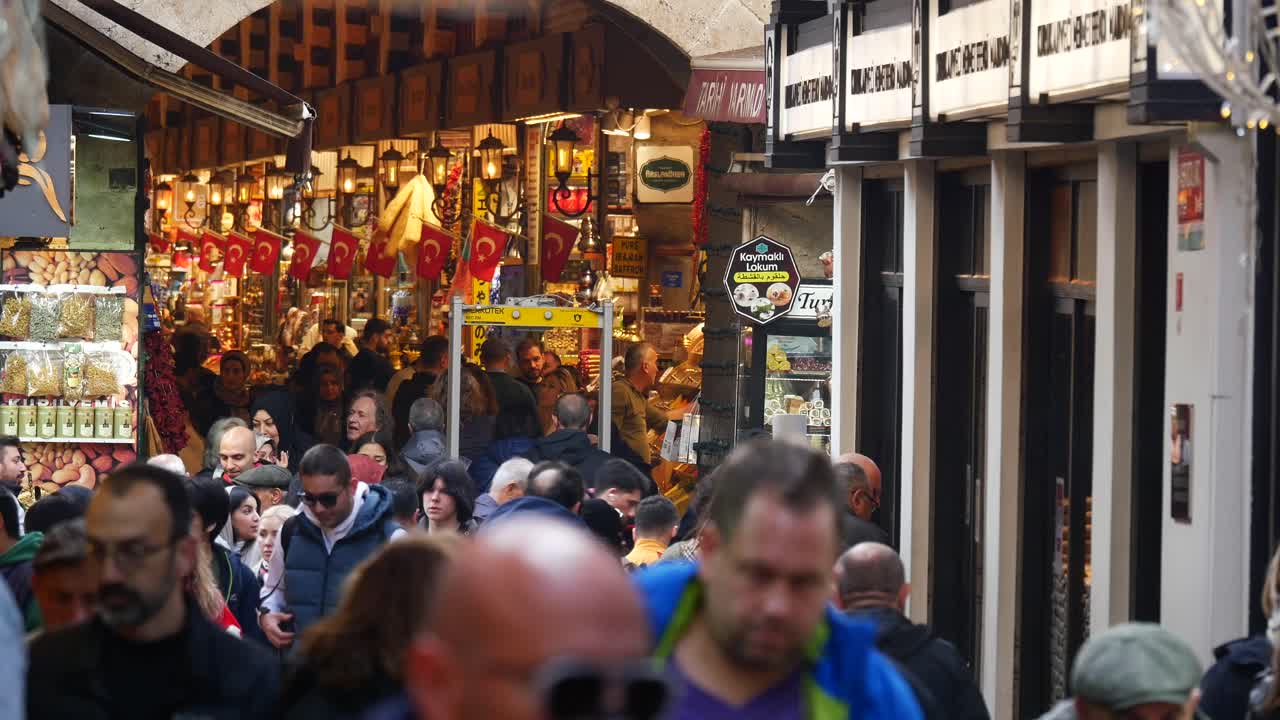 Busy Marketplace Scene in Istanbul