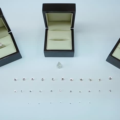 diamantes de lujo sobre fondo blanco