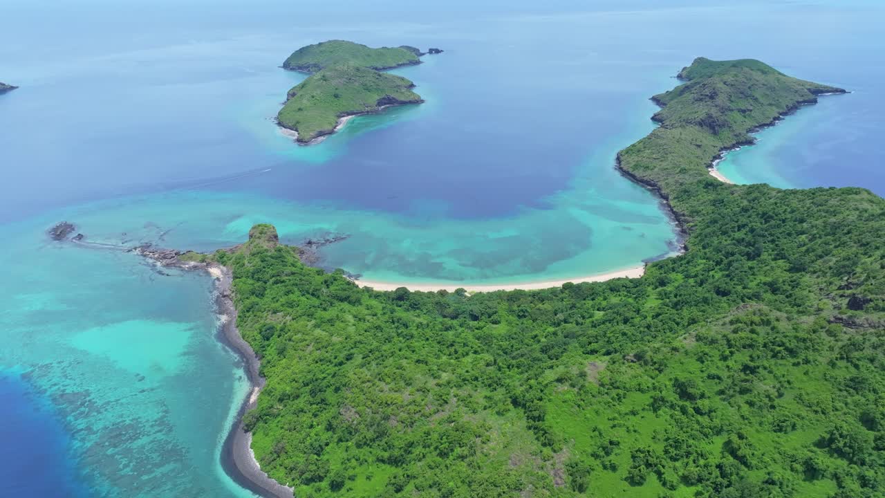 Comoros - Moheli - Ouenefou - right orbit on the channel between islands