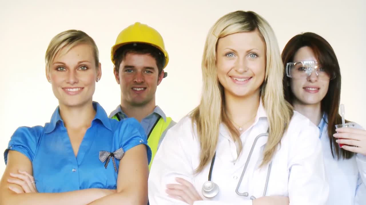 multiprofesional - médica, mujer de negocios, ingeniera y científica