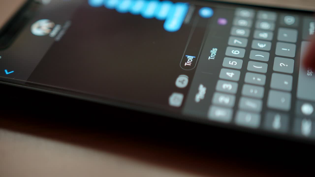enviar un mensaje troll en el teléfono inteligente