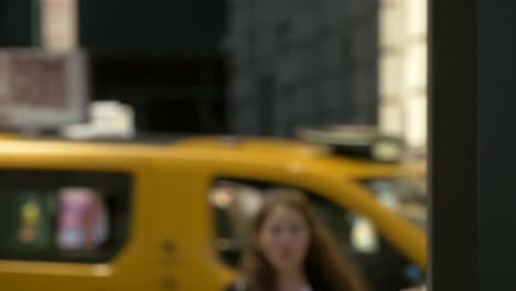 Out-of-Focus-Time-Lapse-of-Busy-Sidewalk-in-New-York