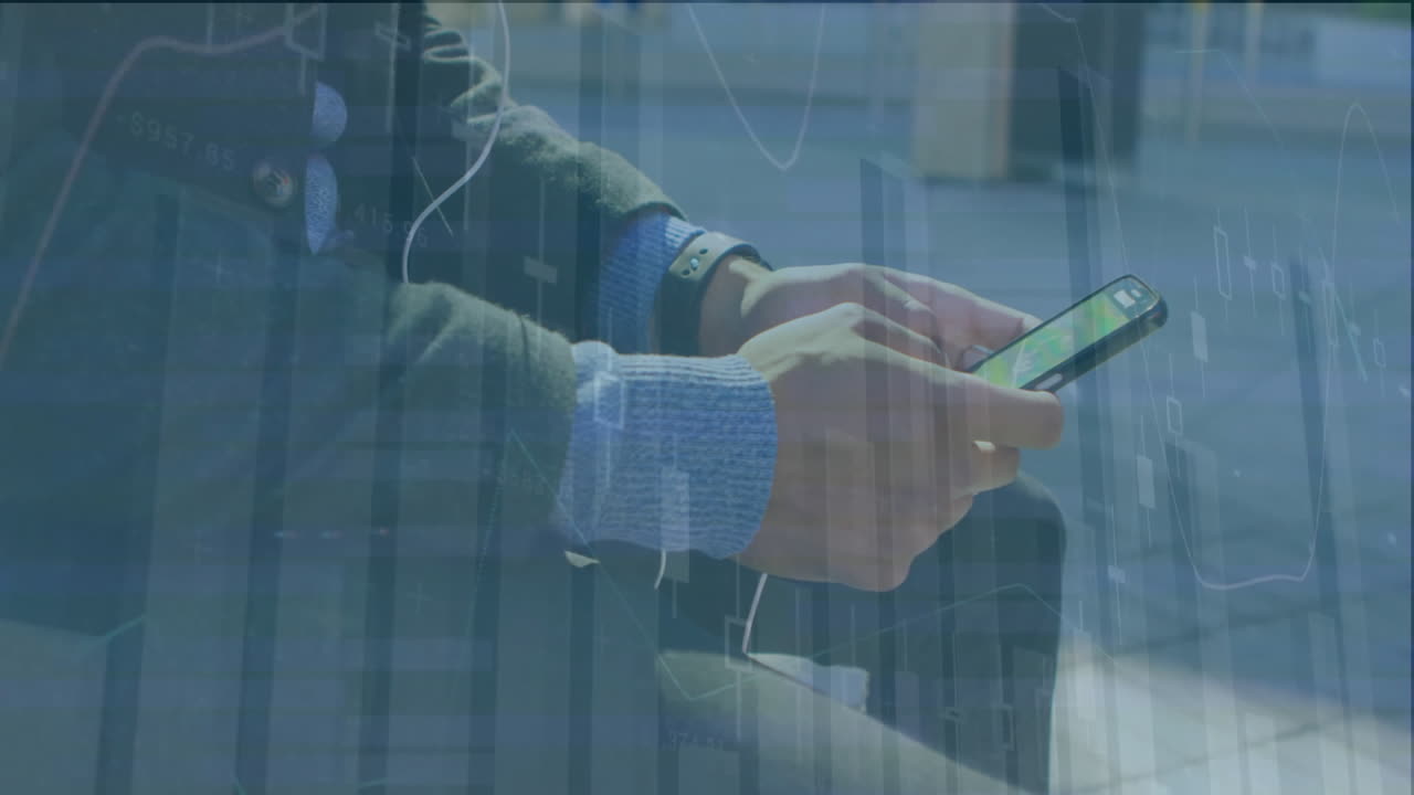 스마트 폰을 사용하는 두 인종의 캐주얼 사업가에 대한 데이터 처리 및 다이어그램의 애니메이션