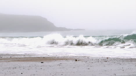 Waves-crashing-on-the-beach