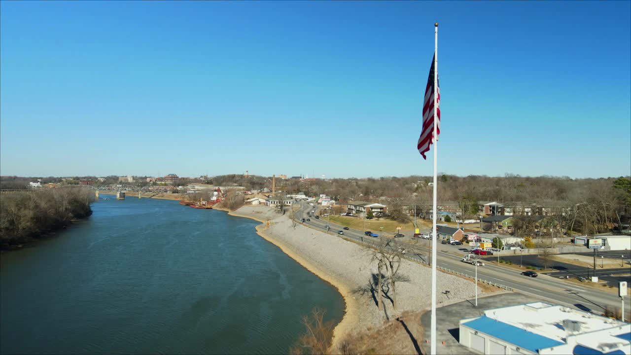 클락스빌 테네시 프리덤 포인트에서 바람 부는 날 미국 국기