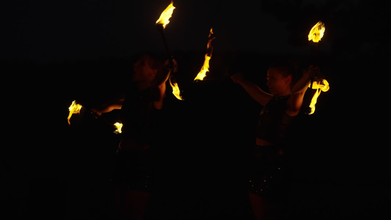 밤에 불놀이 공연