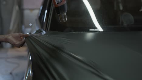 Vinyl-Wrap-Installation-Aufwärmen-Von-Vinyl-Mit-A