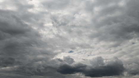 Cumulonimbus-Dunkle-Wolke-Bewegt-Sich-Im-Zeitraffer