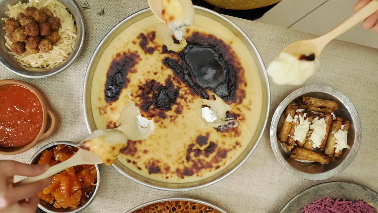 comida tradicional turca en la mesa