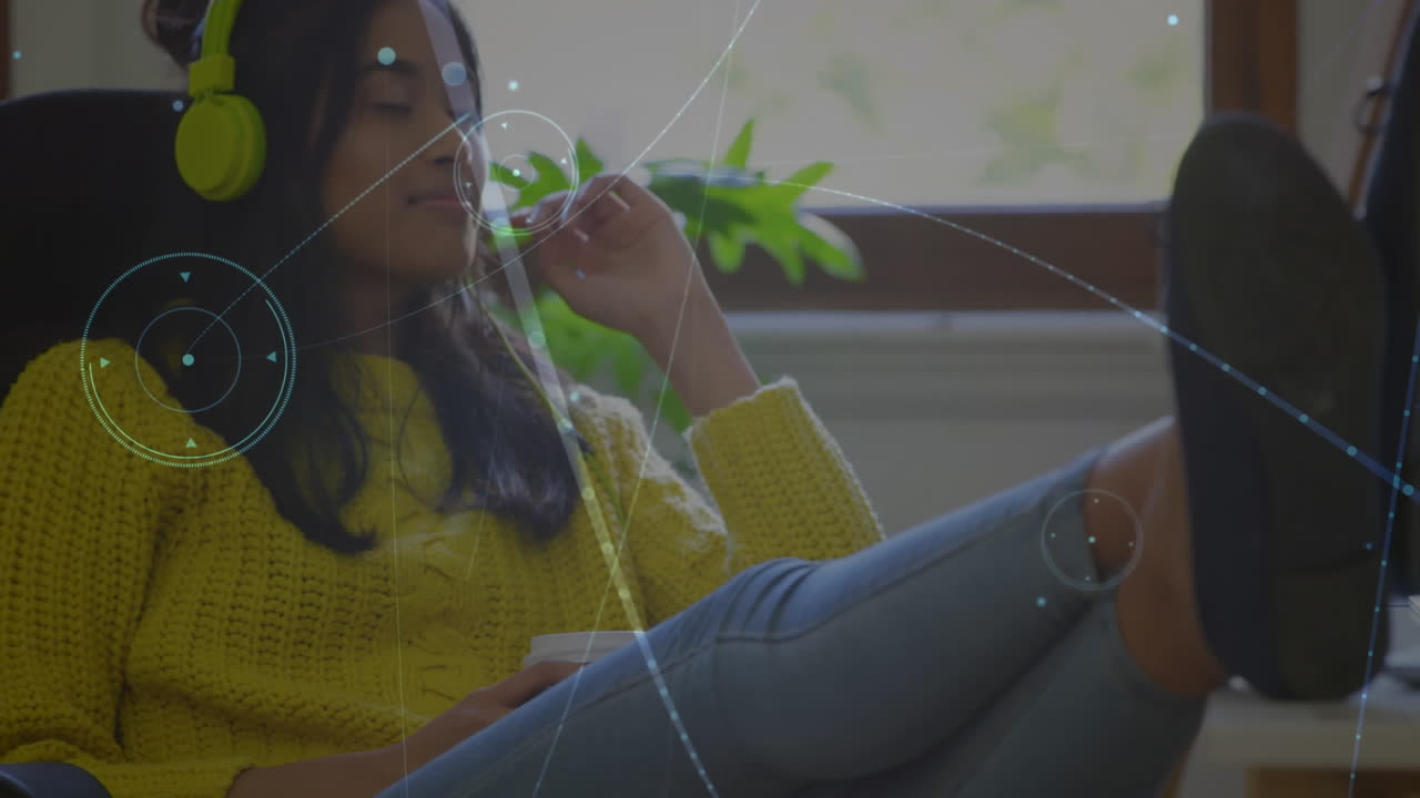 animación de la red de conexiones contra la mujer afroamericana escuchando música en casa