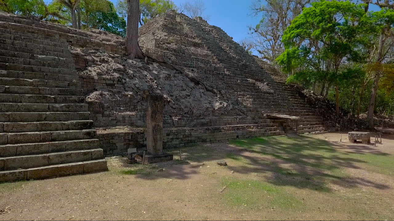 antena sobre la ciudad perdida de el miradero en guatemala 10
