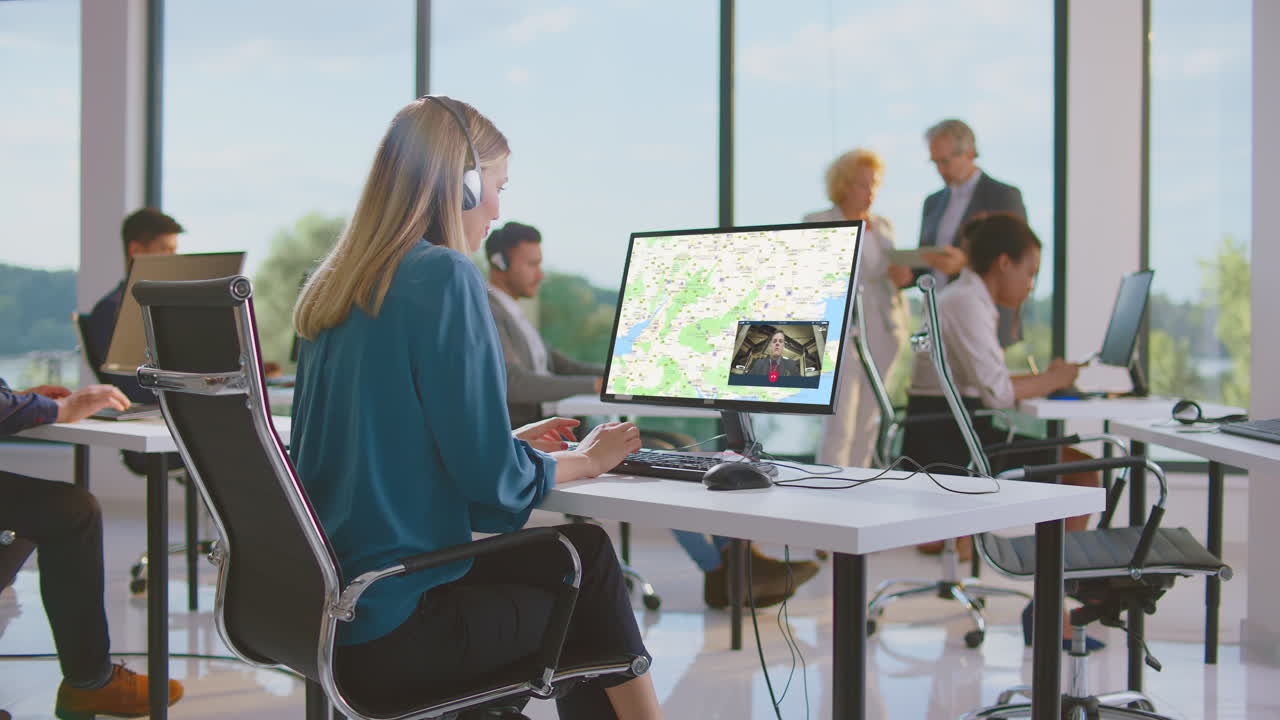 현대적인 사무실에서 일하는 비즈니스 팀