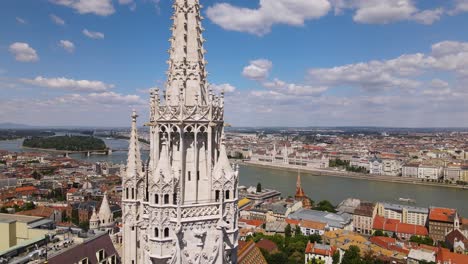 Aerial-view-of-neo-Gothic-ornaments-of-Bell-tower-on-Matthias-Church,-Budapest