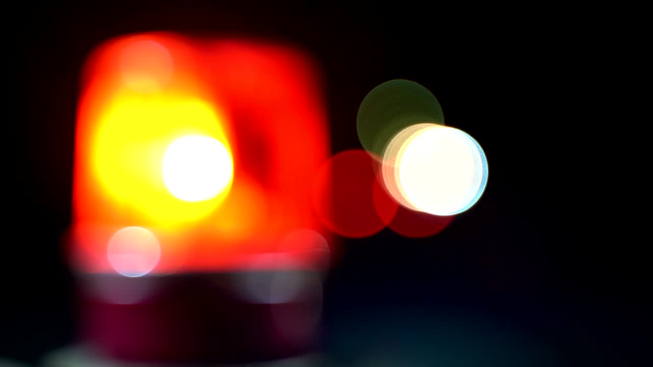 fondo borroso, luz de advertencia, sirena o luz de emergencia