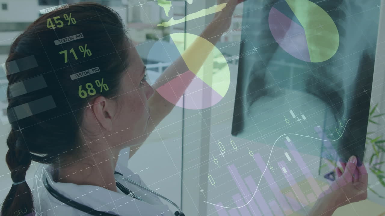 animación del procesamiento de datos sobre la doctora caucásica con escaneo de rayos x