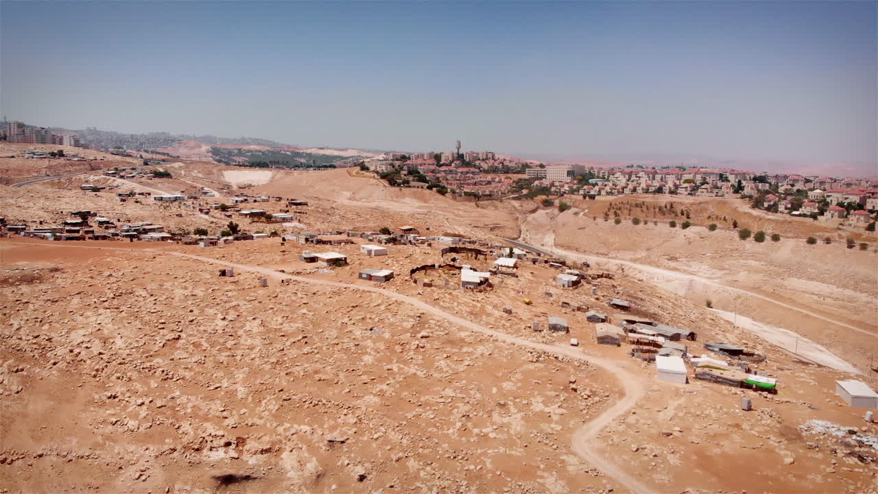 Campo beduino vicino alla città israeliana di Ma'aleh Adumim, vista aerea