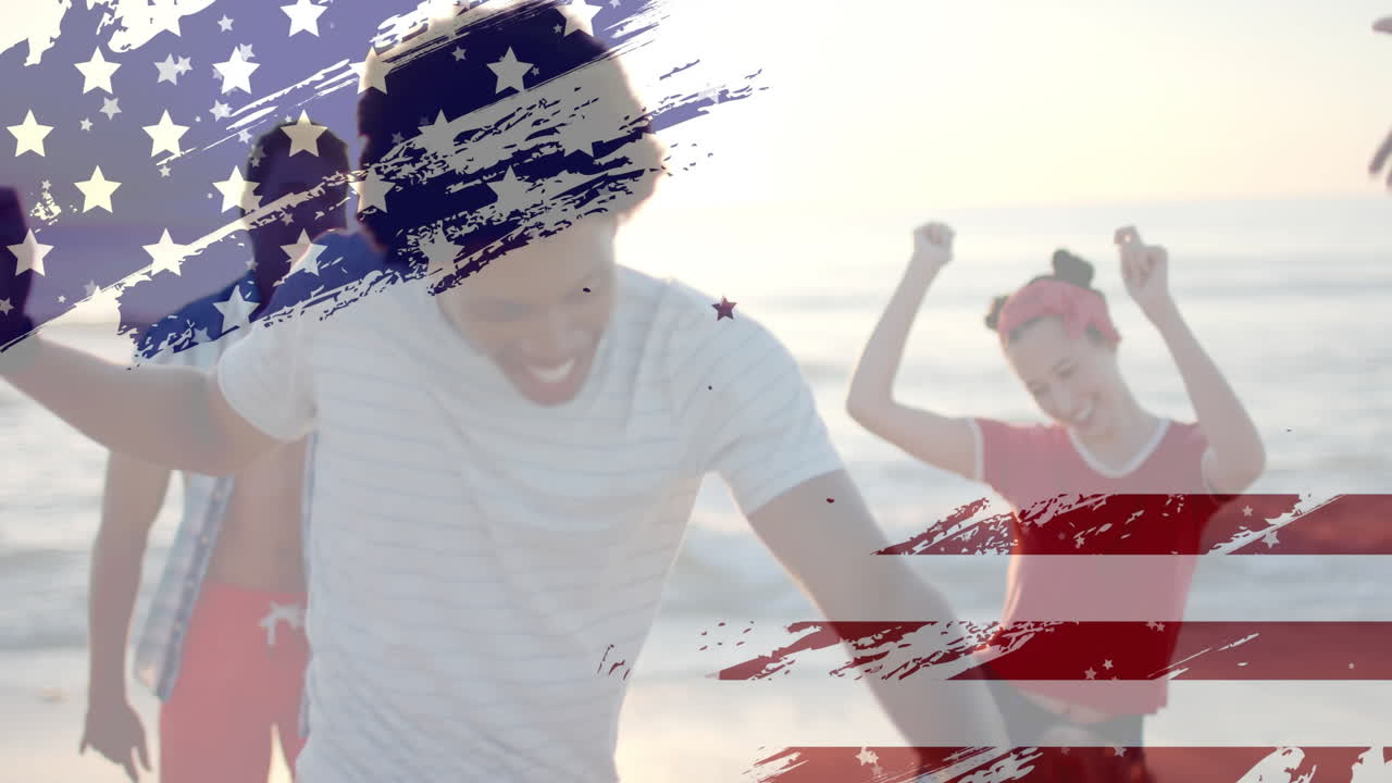 animación de la bandera de los ee.uu. sobre amigos diversos felices en la playa en verano