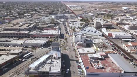 Drone-Ascendiendo-Sobre-Mexico-A-Un-Lado-De-La-Frontera-De-Los-Estados-Unidos-De-America