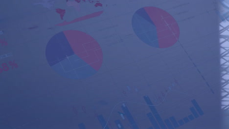 animación del procesamiento de datos financieros en oficinas modernas