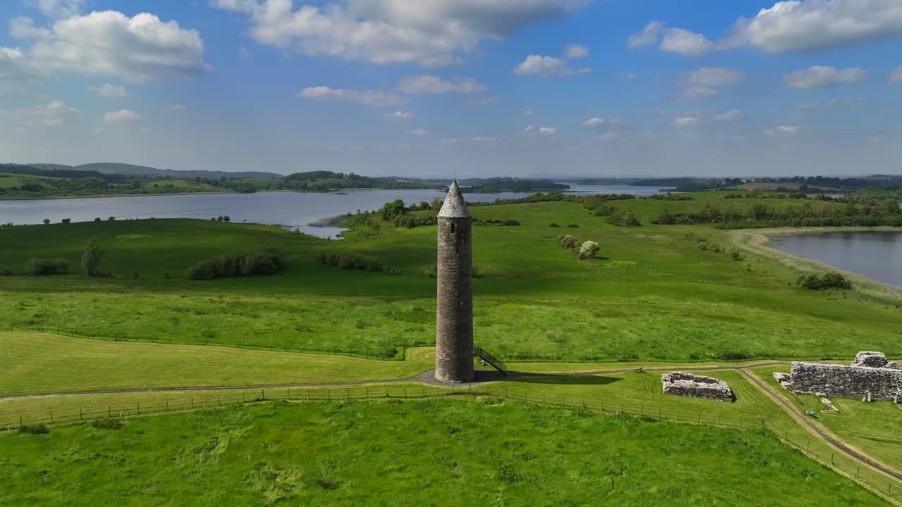 isla devenish, condado de fermanagh, irlanda del norte, junio de 2023