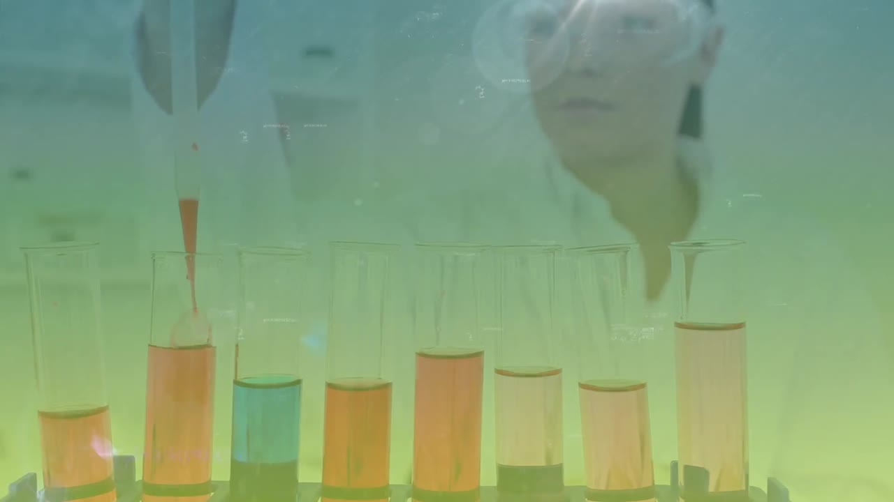 실험실에서 일하는 백인 과학자에 대한 수학적 방정식의 애니메이션