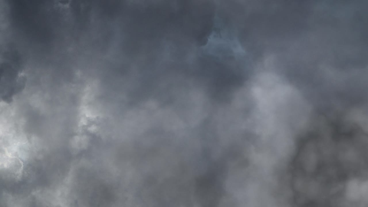 어두운 불길한 구름, 천둥 폭풍 4k