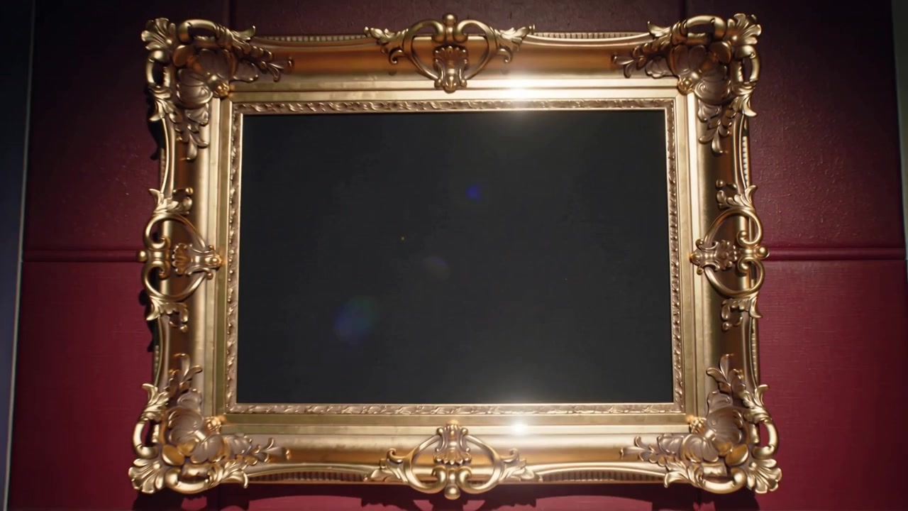Telecamera che si allontana rivelando una cornice dorata e ornata con pannello nero su parete rossa per esposizione in galleria