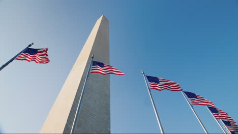 Monumento-A-Washington-Y-Banderas-De-Estados-Unidos