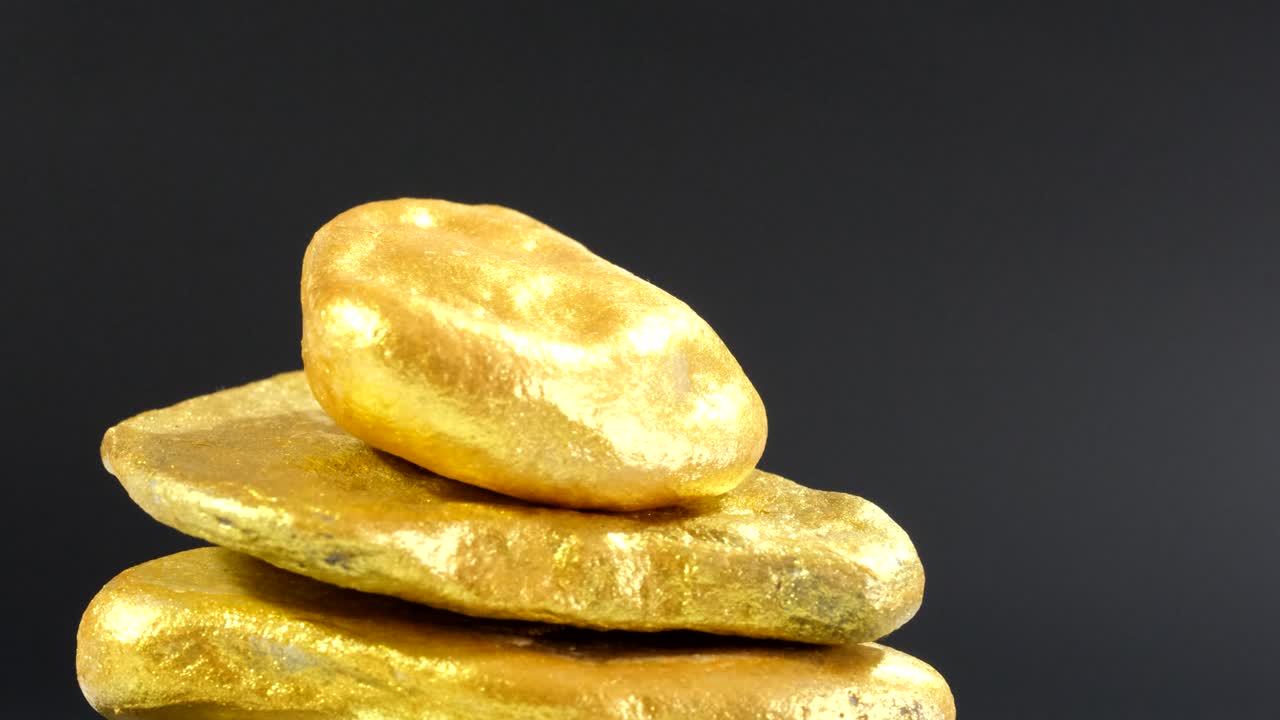 원시 금 조각 한 조각.