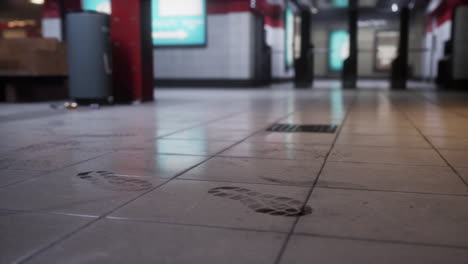 inside of an empty subway metro