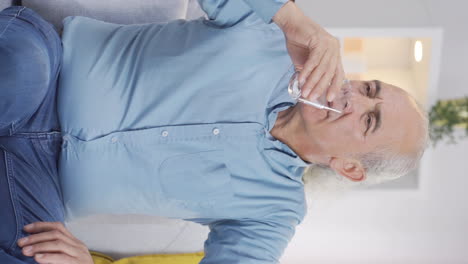 Vertical-video-of-Old-man-drinking-water-for-healthy-life.