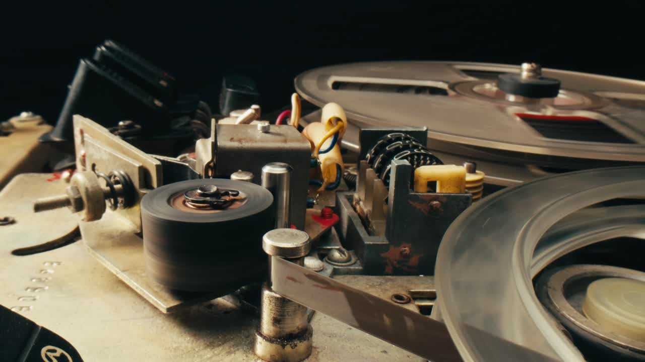 빈티지 릴-투-릴 테이프 레코더의 클로즈업