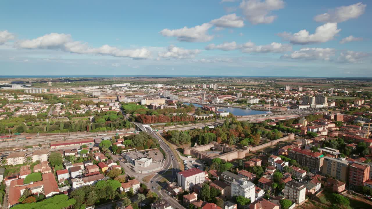 ravenna, italia, empujón de aviones no tripulados con vistas al puente móvil de ponte