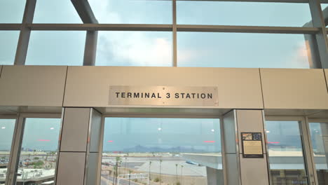 estación de la terminal 3 en el aeropuerto internacional de phoenix sky harbor