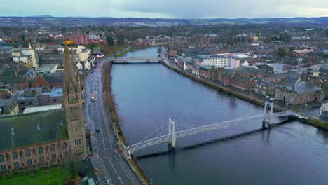 Umrundung-Des-Alten-High-Church-Cemetery,-Der-St.-Stephens-Church-Und-Der-Greig-St-Bridge